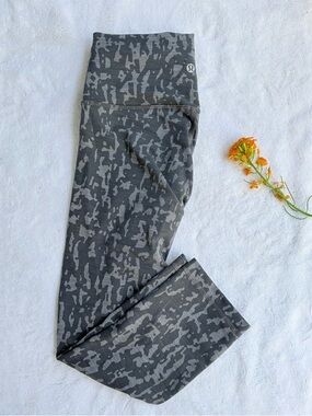 Lululemon Athletica Gray Patterned Leggings